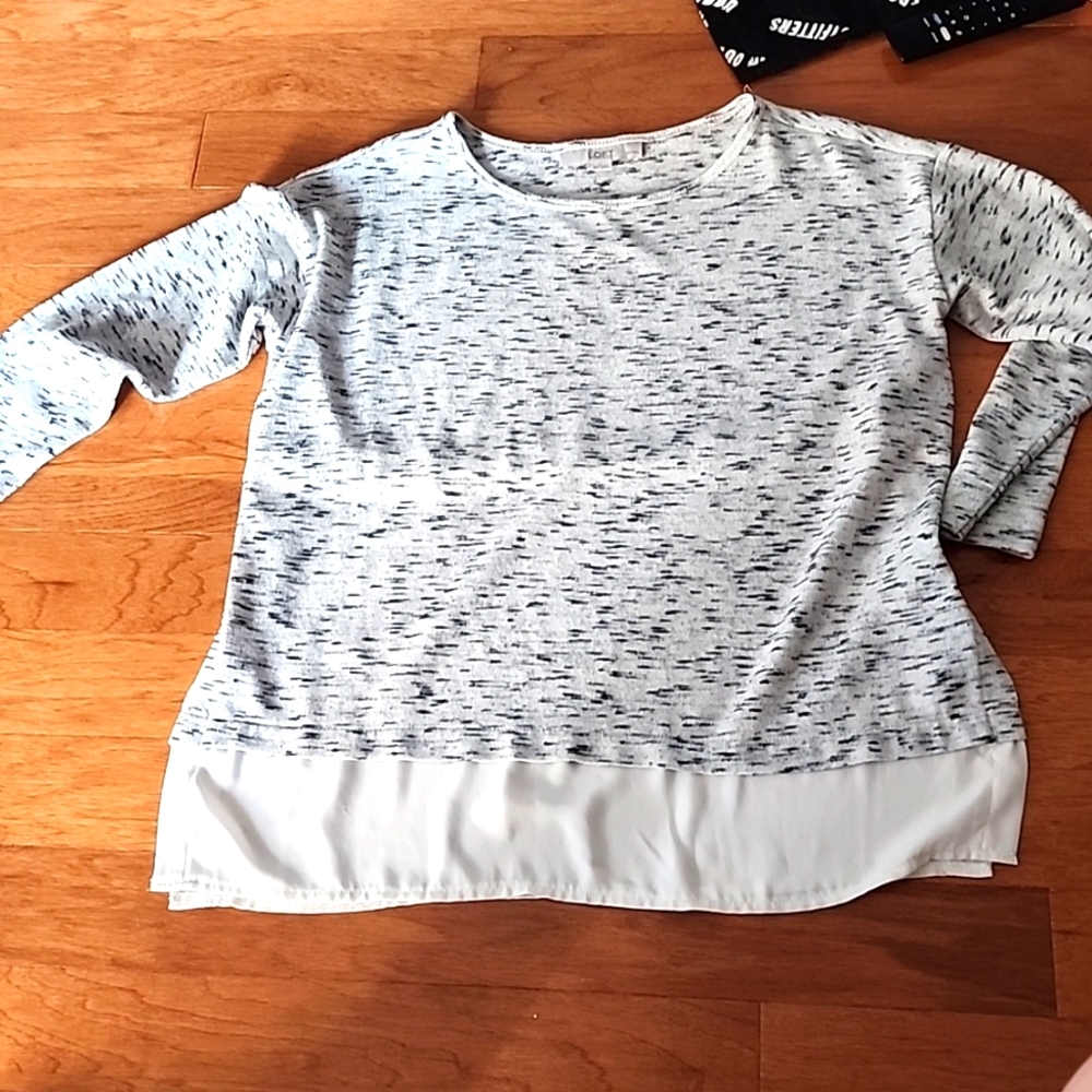Ann Taylor Loft Medium Petit b&w knit shirt